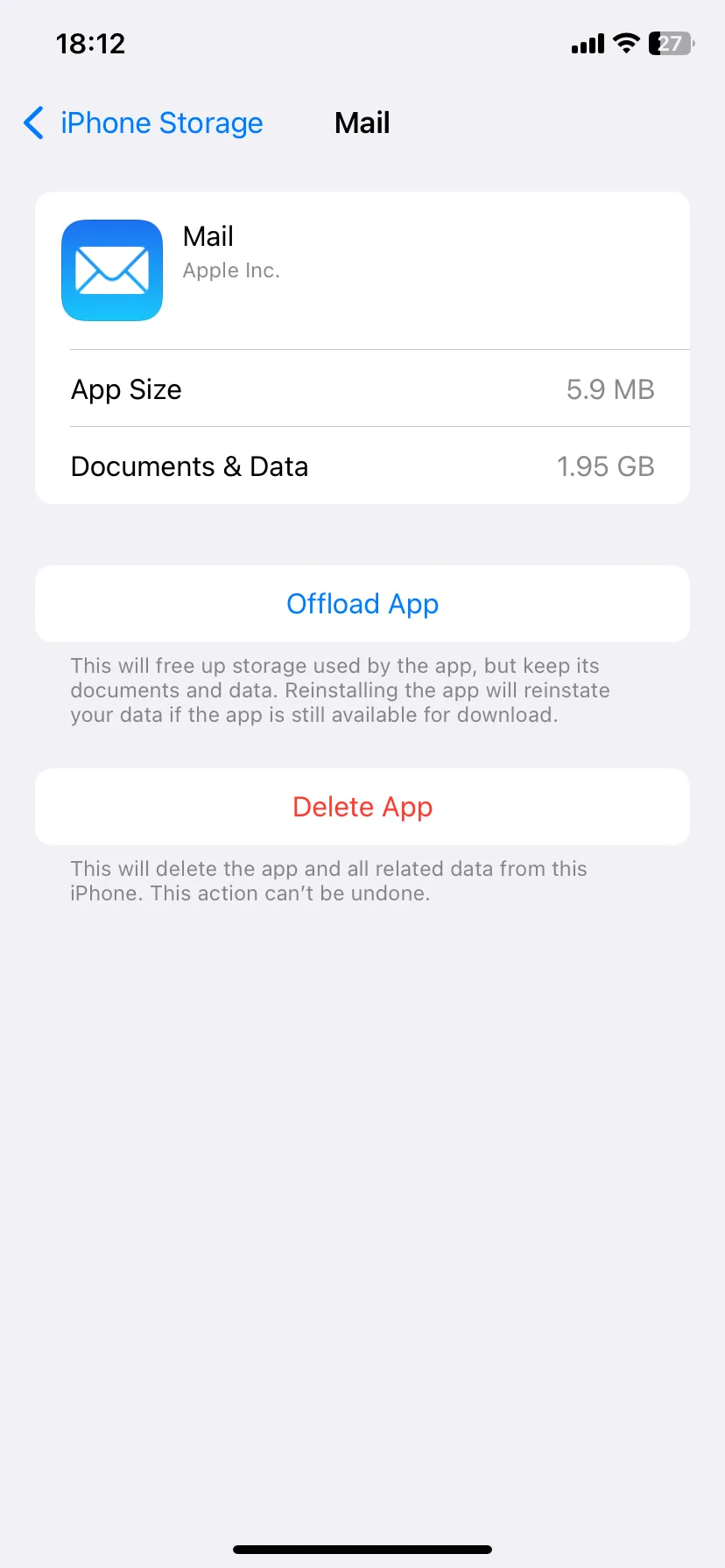 Trang quản lý dung lượng của ứng dụng Mail trên iPhone, với tùy chọn Gỡ bỏ ứng dụng