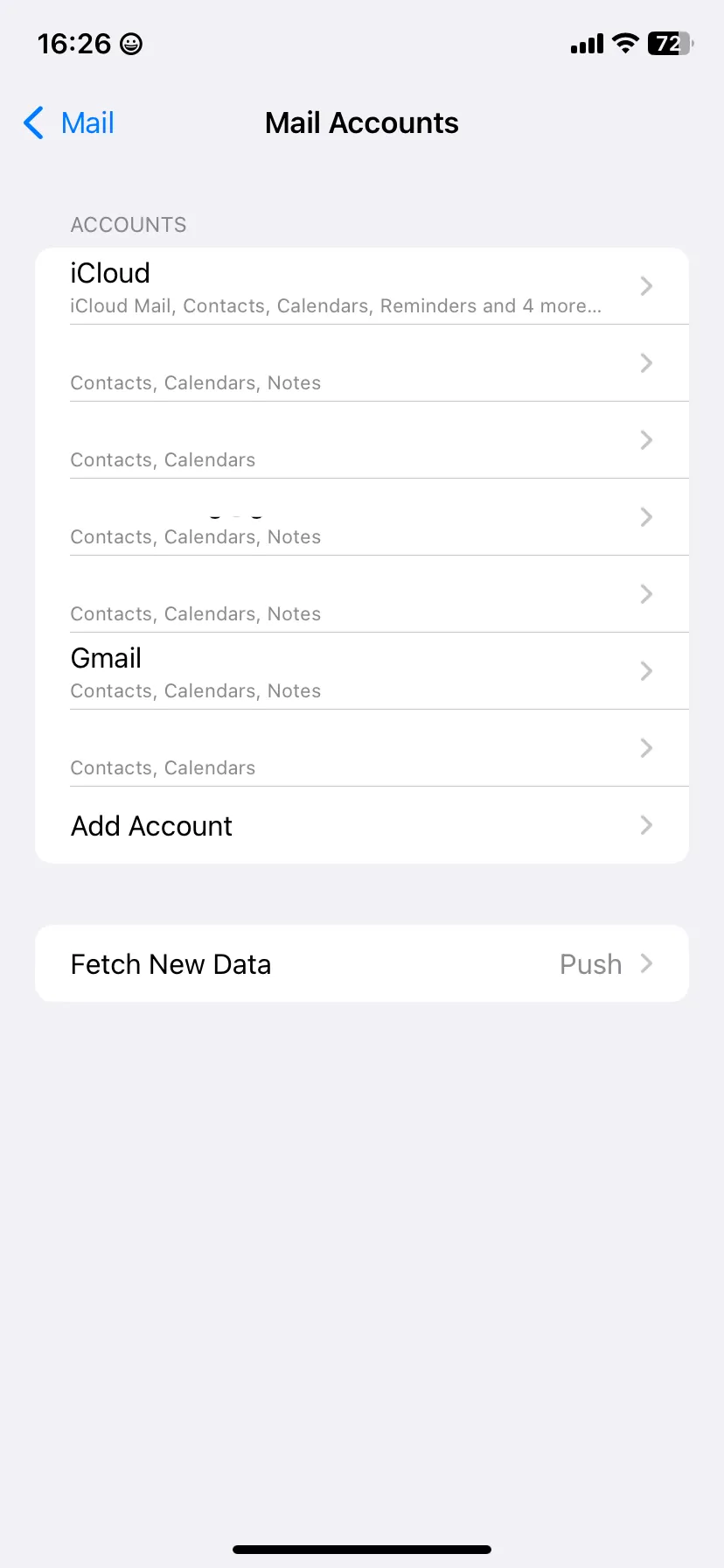 Trang Tài khoản Mail trong cài đặt iOS, hiển thị tùy chọn Tìm nạp dữ liệu mới