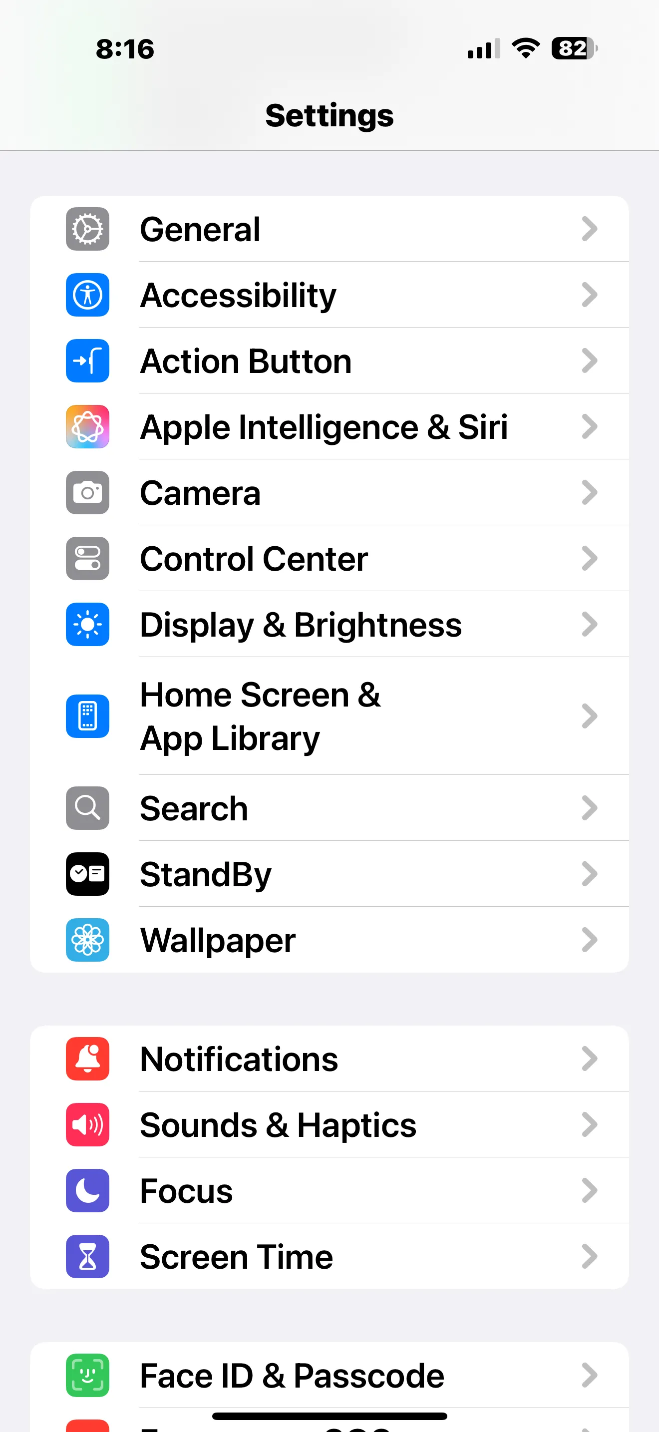 Truy cập ứng dụng Cài đặt và chọn &quot;Nút Tác Vụ&quot; trên iPhone