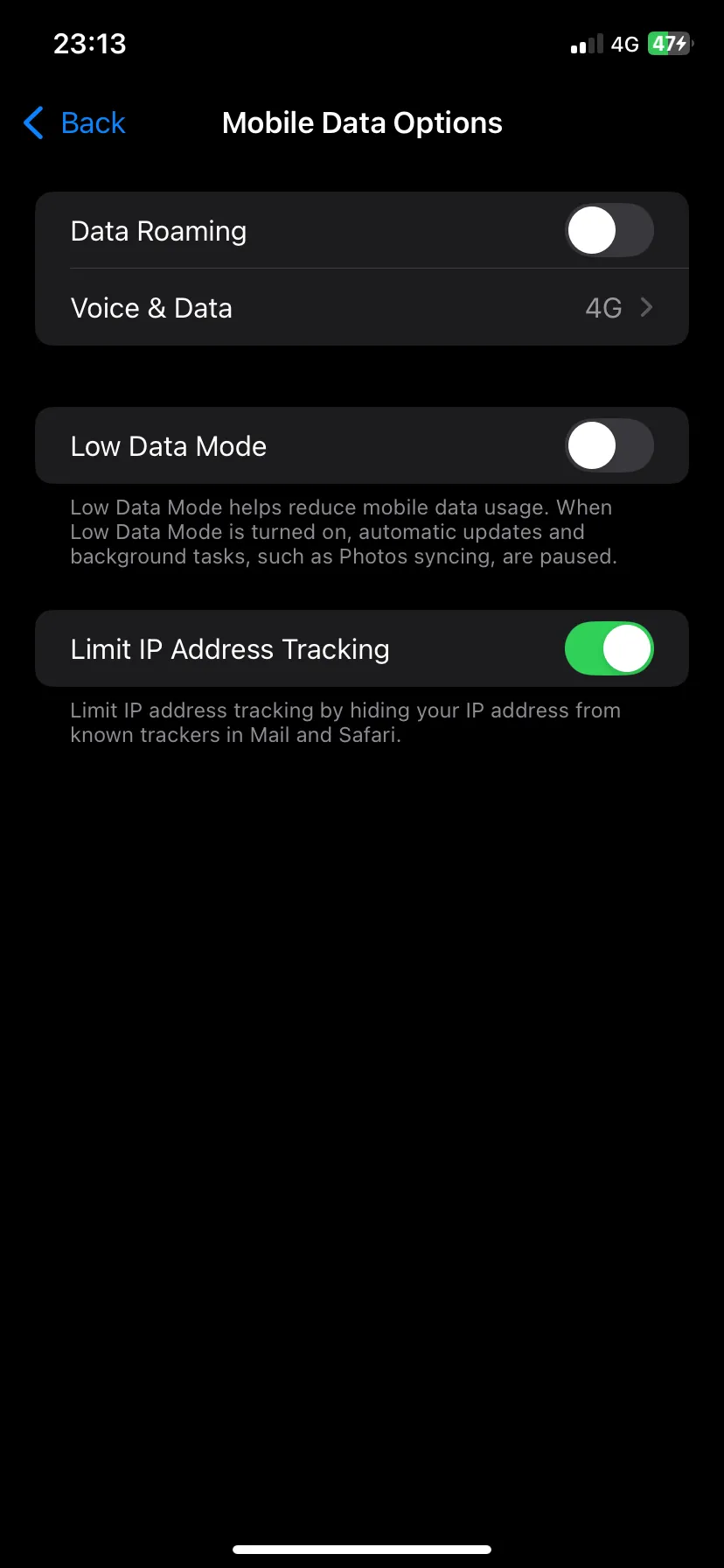 Tùy chọn Chế độ dữ liệu thấp (Low Data Mode) trong Cài đặt Dịch vụ di động trên thiết bị iOS để giảm mức sử dụng data của hotspot