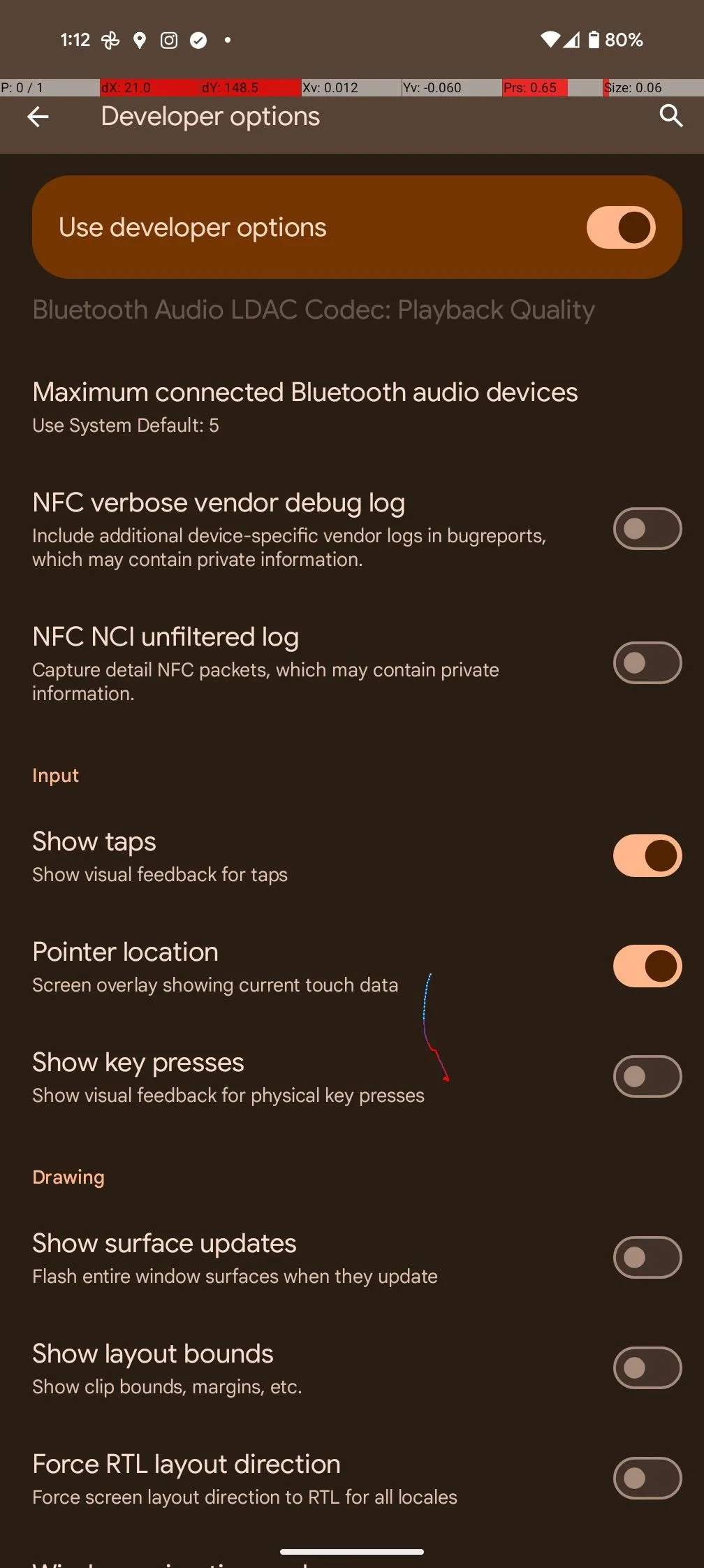 Tùy chọn Hiển thị thao tác chạm và Vị trí con trỏ đã bật trên Pixel 8 Pro, hữu ích để chẩn đoán lỗi màn hình