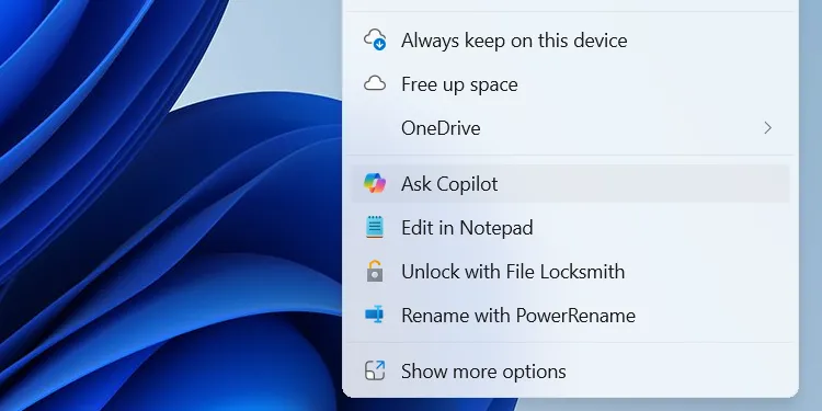 Tùy chọn 'Hỏi Copilot' xuất hiện trong menu ngữ cảnh chuột phải của File Explorer trên Windows.