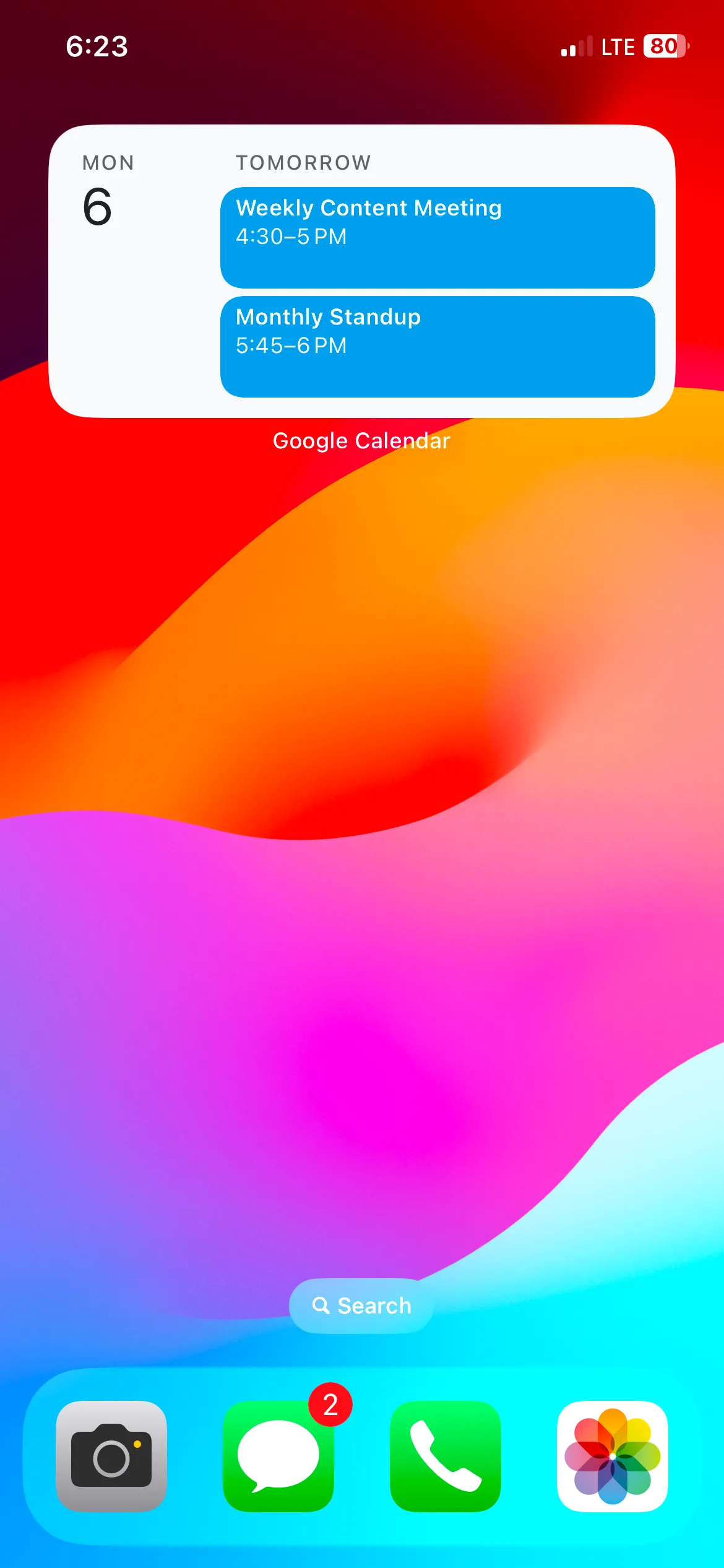 Widget Google Lịch trên màn hình chính iPhone hiển thị các sự kiện và cuộc họp sắp tới.